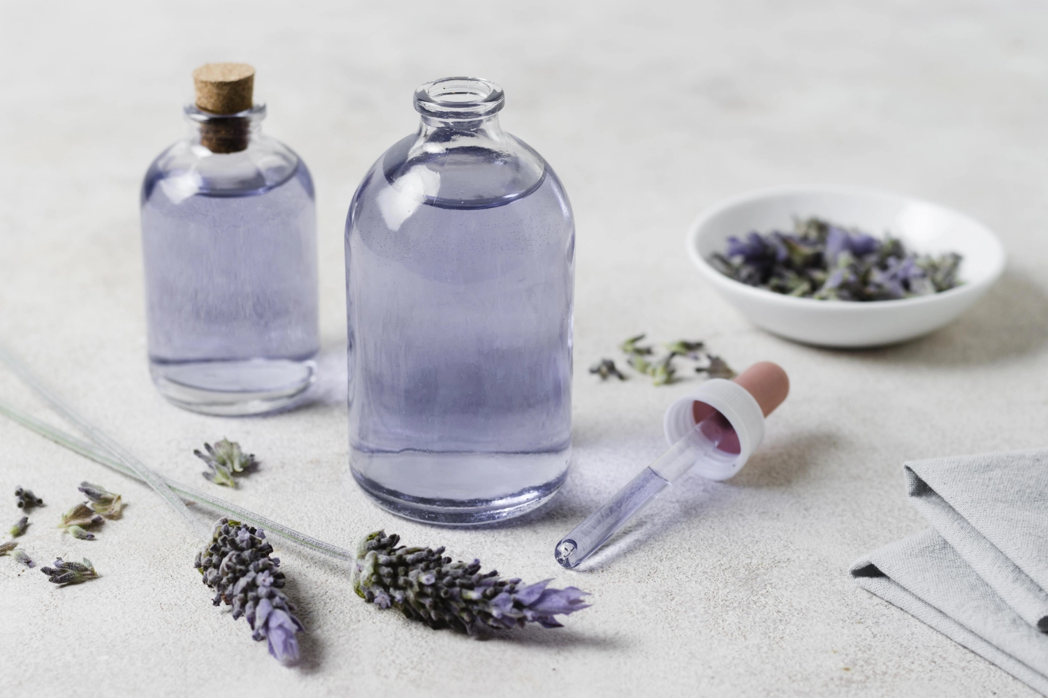 Naturopathe-Isabelle-Le-Gorju-consultations-naturopathie-huiles-lavande